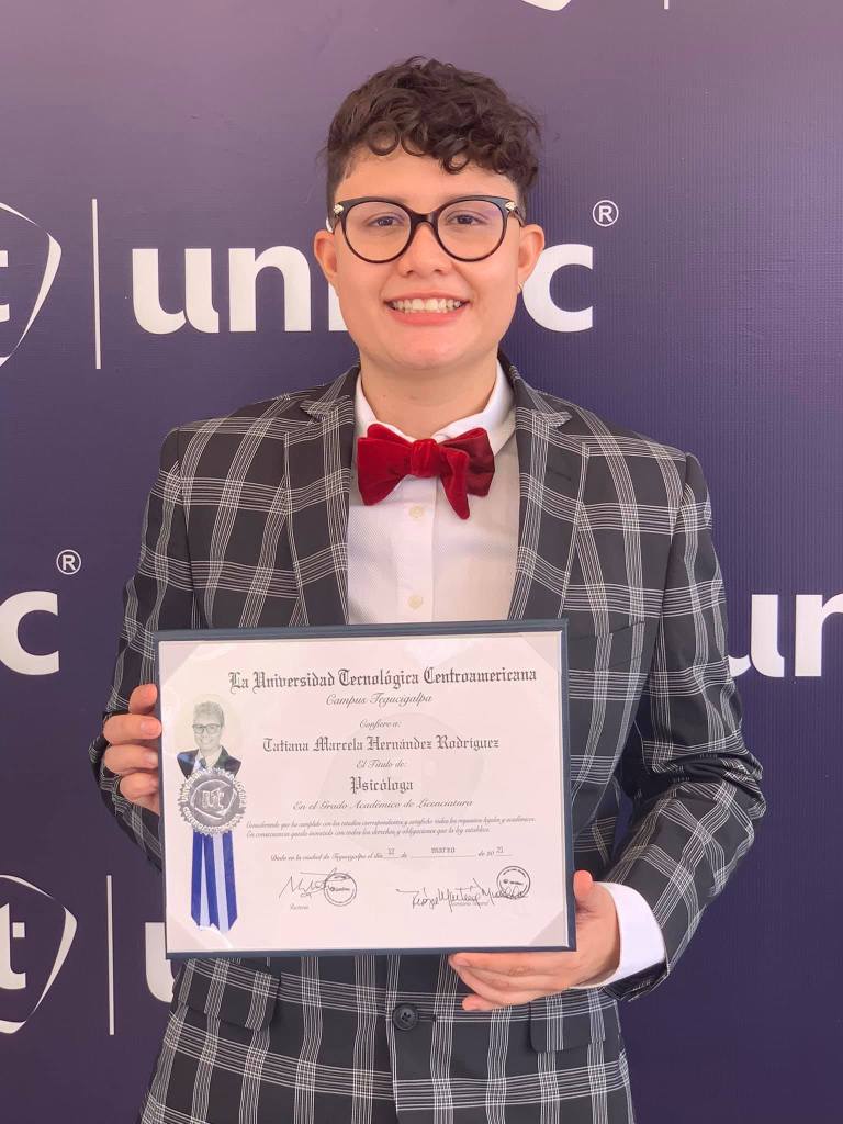 Tatiana Marcela Hernández en su graduación de la Universidad.