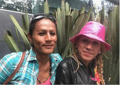 Una foto de Roxana Hernández, una mujer transgénero hondureña con VIH que murió bajo la custodia del Servicio de Inmigración y Aduanas de Estados Unidos en 2018, cuelga en una pared dentro de las oficinas del Colectivo Unidad Color Rosa, un grupo de defensa LGBTQ en San Pedro Sula, Honduras. (Foto del Washington Blade por Michael K. Lavers).