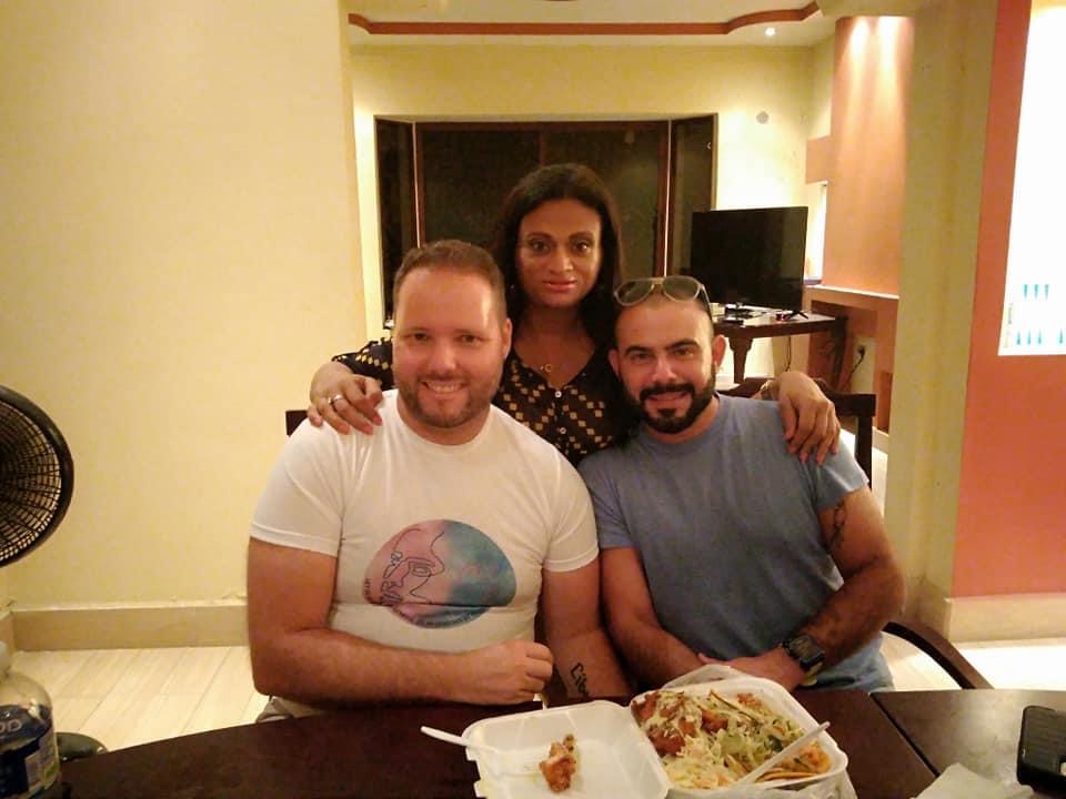 El periodista estadounidense, Michael K. Lavers, el abogado puertorriqueño, Abdiel Echevarría Caban y la activista trans, Sasha Rodríguez. Foto: Michael K. Lavers