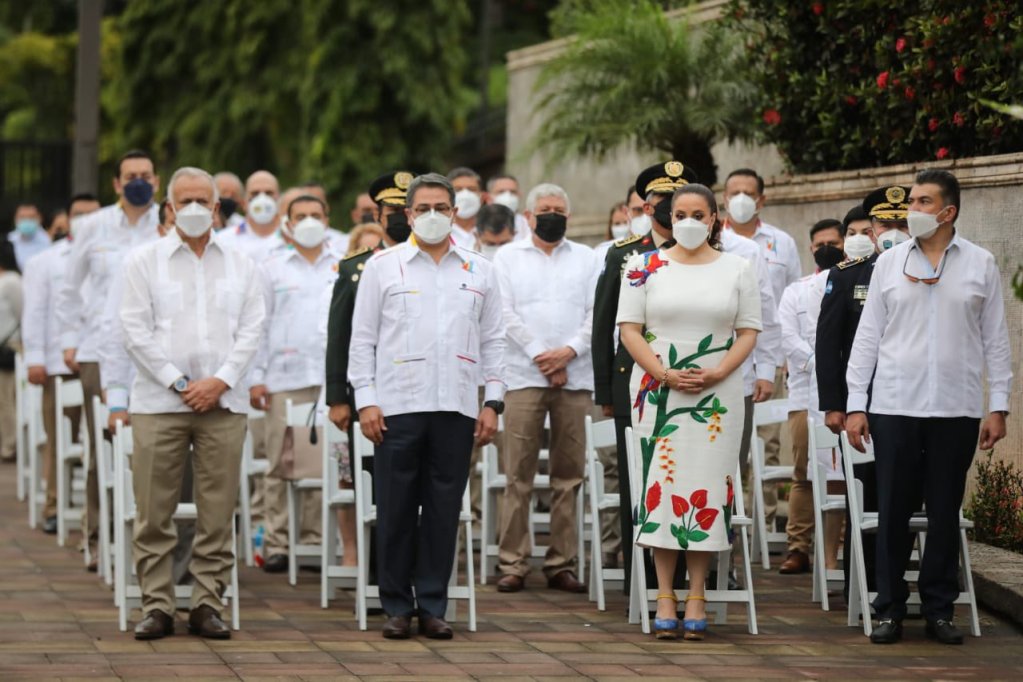 Los presidente del Congreso Nacional, Mauricio Oliva, el Ejecutivo, Juan Orlando Hernández y Judicial, 