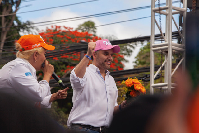 El candidato a la alcaldía de Tegucigalpa, David Chávez, participa en un mitin político de su campaña el domingo 7 de noviembre. Este día convocó a sus correligionarios para protestar en contra del aborto, en una campaña que su Partido Nacional ha emprendido en contra de la candidata del opositor Partido Libertad y Refundación (Libre), Xiomara Castro