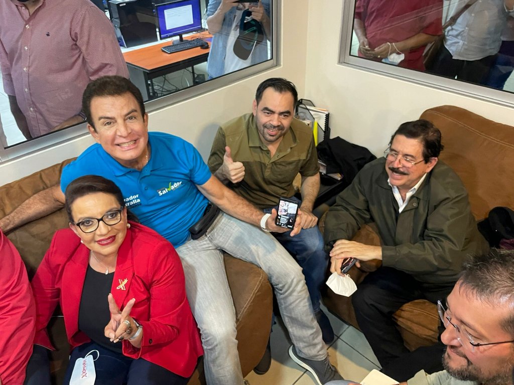 Celebración del triunfo de Xiomara Castro en las elecciones de Honduras 2021.