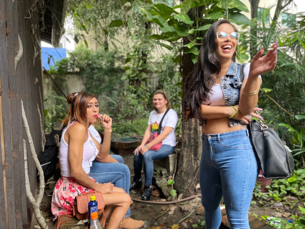 Jóvenes trans en el lanzamiento de la primera casa refugio LGBTIQ+ en San Pedro Sula. Foto: Amílcar Cárcamo