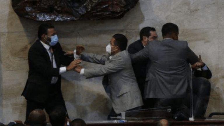 Zafarrancho en el Congreso Nacional de Honduras