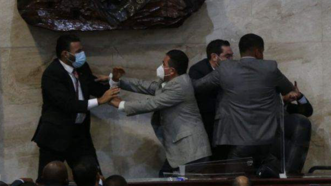 Zafarrancho en el Congreso Nacional de Honduras