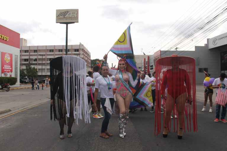 Claudia Spellman newyork marcha lgbt 2024 honduras san pedro sula SPS mujer trans en honduras transgenero Marcha LGBT en Honduras 2024 San Pedro Sula LGBTIQ+