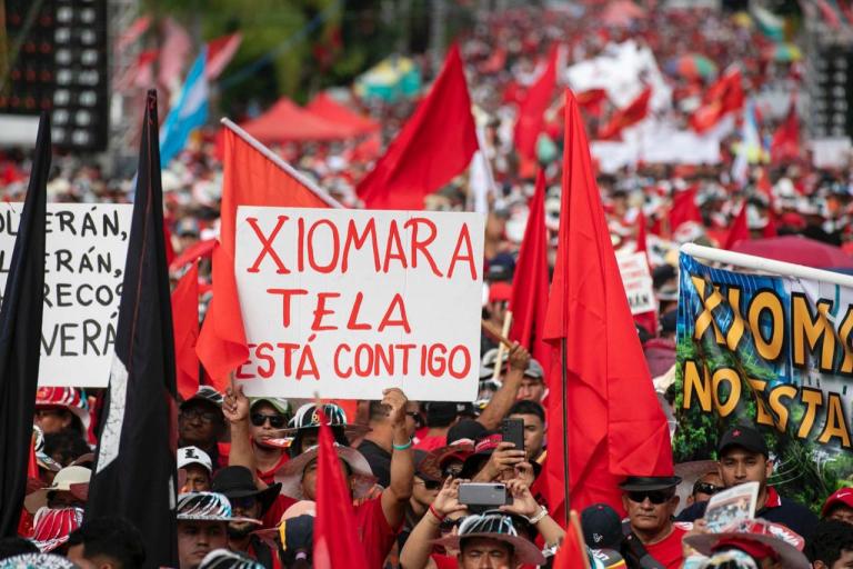 xiomara no está sola xiomara castro movilización golpe de estado nunca más Concentración golpe de estado nunca más Movilización Partido Libre Militancia de libre