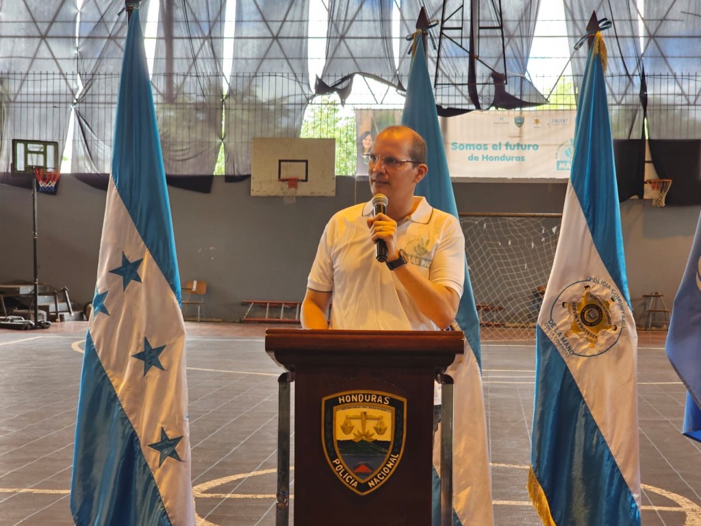 El representante residente del PNUD, Richard Barathe, presente en inauguración de torneo.