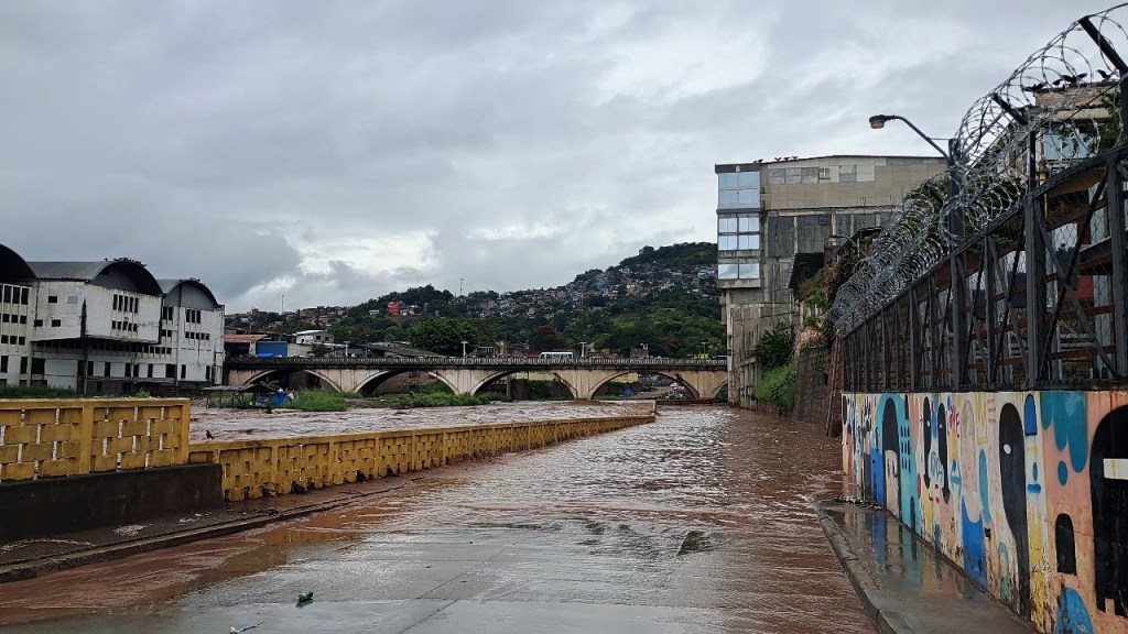 tormenta sara en la capital distrito central tegucigalpa francisco morazan honduras