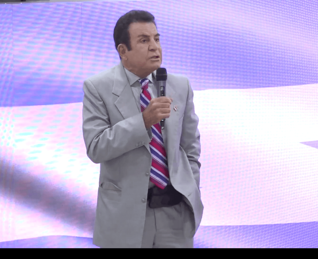 El candidato del Partido Liberal, Salvador Nasralla en declaraciones la noche del viernes 05 de diciembre del 2025.