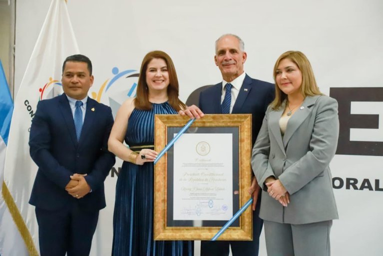 Honduras declara ganador de las elecciones al conservador Nasry "Tito" Asfura tras semanas de incertidumbre mientras su rival denuncia fraude