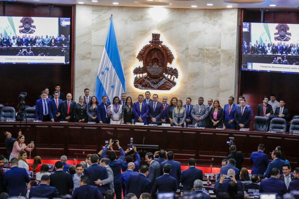 La nueva junta directiva del Congreso Nacional de Honduras.