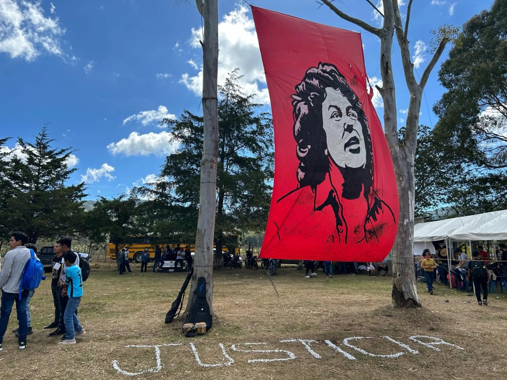 El Grupo Interdisciplinario de Expertas y Expertos Independientes para el caso de Berta Cáceres (GIEI Honduras) hizo entrega de su Informe Final, en un acto oficial llevado a cabo en Tegucigalpa. Con la presentación de este Informe y el cierre de su mandato, se abre un momento decisivo: el de transformar sus conclusiones y recomendaciones en acciones concretas orientadas a la verdad, la justicia, la reparación integral y las garantías de no repetición.