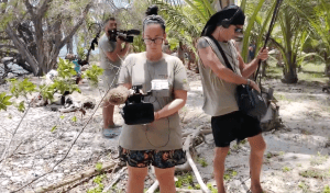 Equipo de producción del reality español, "Supervivientes" en Cayos Cochinos.
